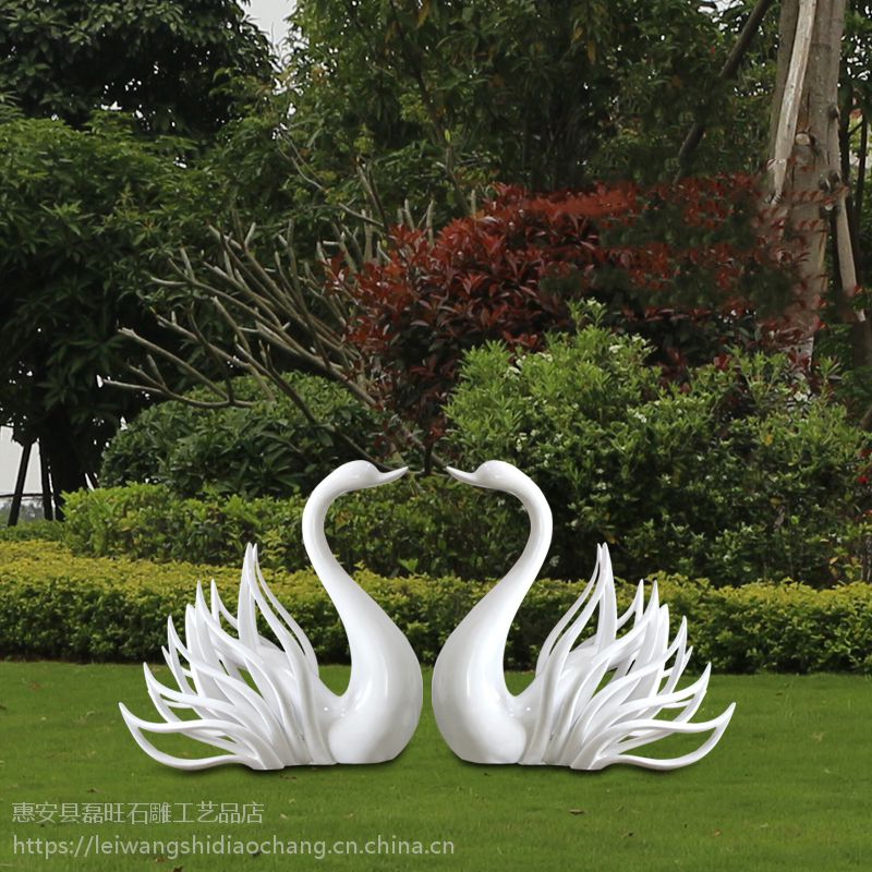 玻璃钢卡通抽象天鹅摆件 为户外空间注入艺术活力